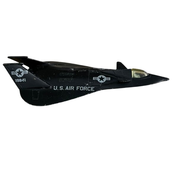 ERTL Diecast Metal F-19 Stealth U.S. Air Force Fighter Jet Model - Picture 2 of 9